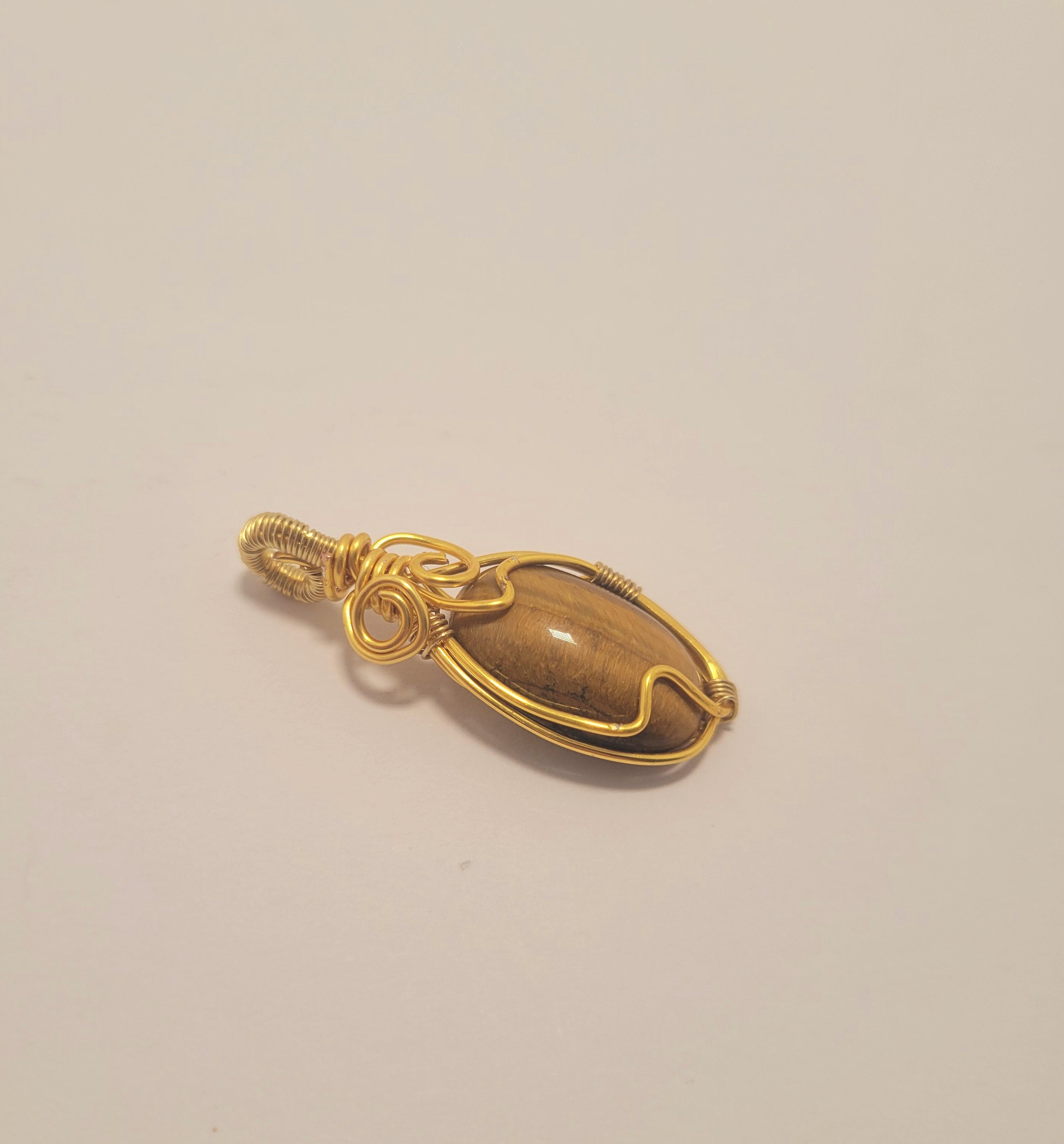 Artisan Wire-Wrapped Tiger’s Eye Gold Necklace – Handcrafted Natural Gemstone Jewelry – Lightweight & Unique Tiger Eye Piece