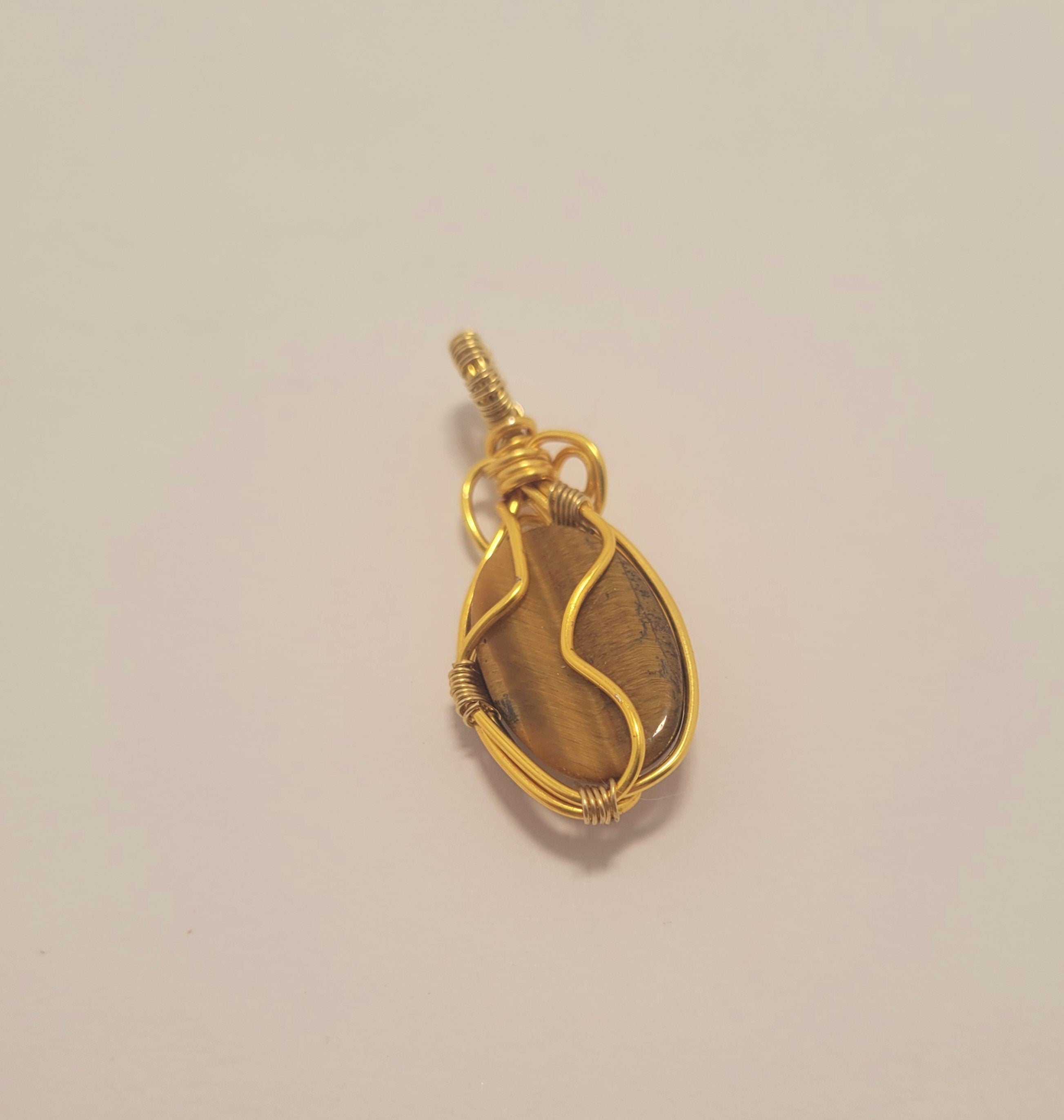 Artisan Wire-Wrapped Tiger’s Eye Gold Necklace – Handcrafted Natural Gemstone Jewelry – Lightweight & Unique Tiger Eye Piece