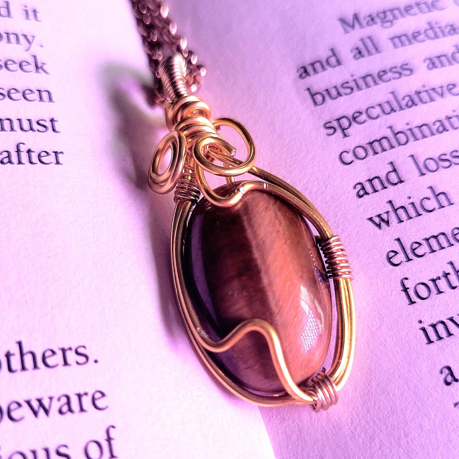 Artisan Wire-Wrapped Tiger’s Eye Gold Necklace – Handcrafted Natural Gemstone Jewelry – Lightweight & Unique Tiger Eye Piece